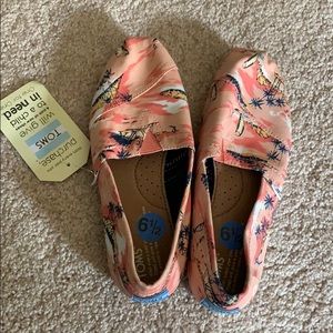 NWT Toms